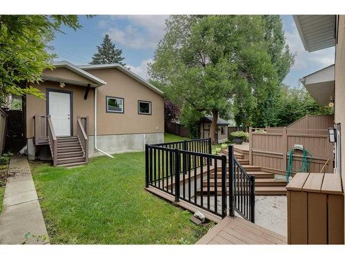 11 Woodlark Drive Sw, Calgary, AB - Outdoor