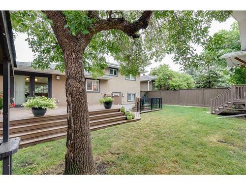 11 Woodlark Drive Sw, Calgary, AB - Outdoor