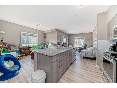 2101-4641 128 Avenue Ne, Calgary, AB - Indoor Photo Showing Kitchen