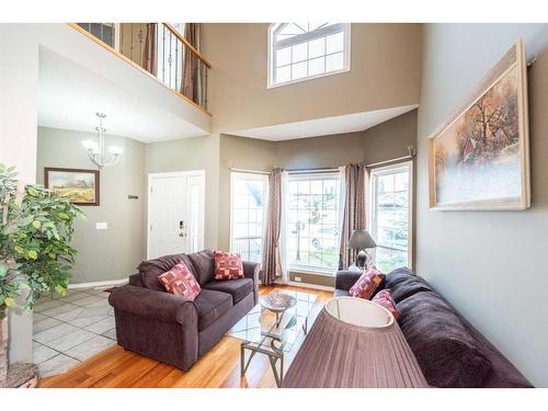 113 Royal Birch View Nw, Calgary, AB - Indoor Photo Showing Living Room