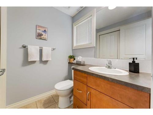 9-148 Rockyledge View Nw, Calgary, AB - Indoor Photo Showing Bathroom