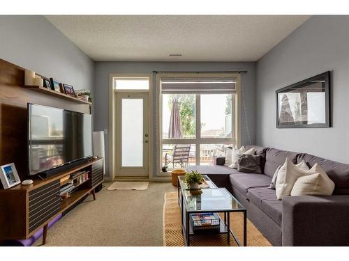 9-148 Rockyledge View Nw, Calgary, AB - Indoor Photo Showing Living Room