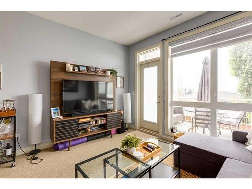 9-148 Rockyledge View Nw, Calgary, AB - Indoor Photo Showing Living Room