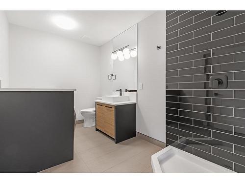 28 Hidden Creek Terrace Nw, Calgary, AB - Indoor Photo Showing Bathroom