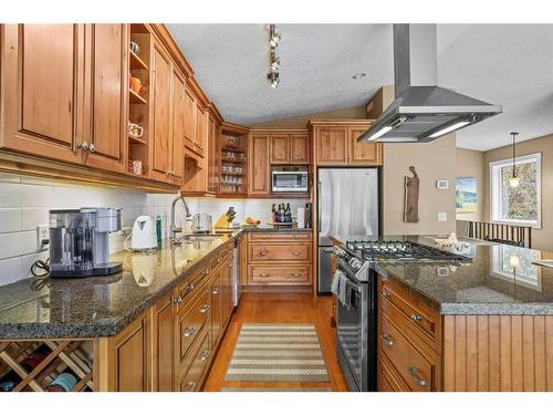 631 5Th Street, Canmore, AB - Indoor Photo Showing Kitchen