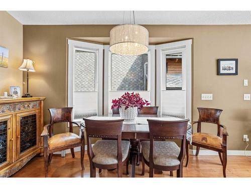 631 5Th Street, Canmore, AB - Indoor Photo Showing Dining Room