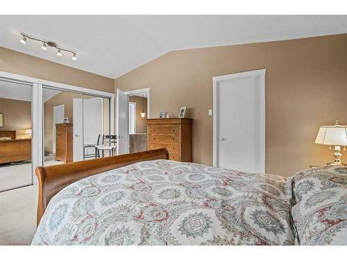 631 5Th Street, Canmore, AB - Indoor Photo Showing Bedroom