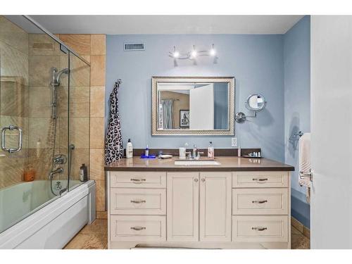 631 5Th Street, Canmore, AB - Indoor Photo Showing Bathroom