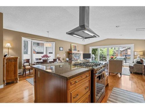 631 5Th Street, Canmore, AB - Indoor Photo Showing Kitchen