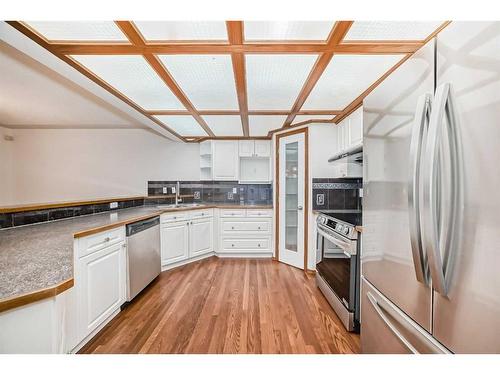 24 Del Ray Close Ne, Calgary, AB - Indoor Photo Showing Kitchen