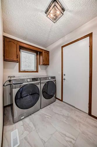 24 Del Ray Close Ne, Calgary, AB - Indoor Photo Showing Laundry Room