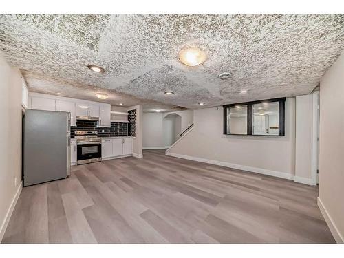 24 Del Ray Close Ne, Calgary, AB - Indoor Photo Showing Kitchen