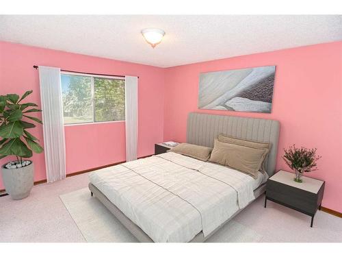 3932 Varsity Drive Nw, Calgary, AB - Indoor Photo Showing Bedroom