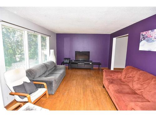 3932 Varsity Drive Nw, Calgary, AB - Indoor Photo Showing Living Room