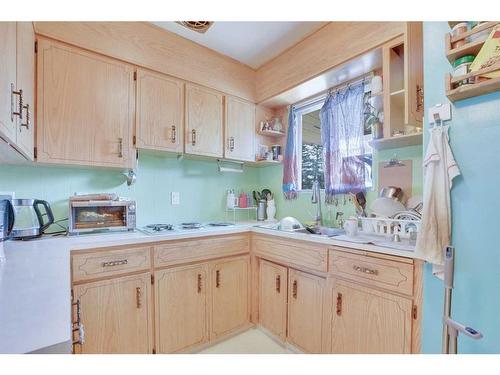 416/416A/416B/414 54 Avenue Sw, Calgary, AB - Indoor Photo Showing Kitchen With Double Sink