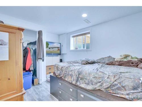 416/416A/416B/414 54 Avenue Sw, Calgary, AB - Indoor Photo Showing Bedroom