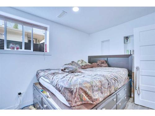 416/416A/416B/414 54 Avenue Sw, Calgary, AB - Indoor Photo Showing Bedroom