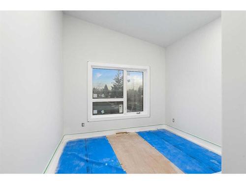 390 Hendon Drive Nw, Calgary, AB - Indoor Photo Showing Other Room