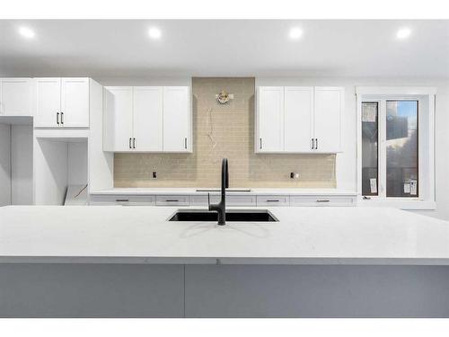 390 Hendon Drive Nw, Calgary, AB - Indoor Photo Showing Kitchen