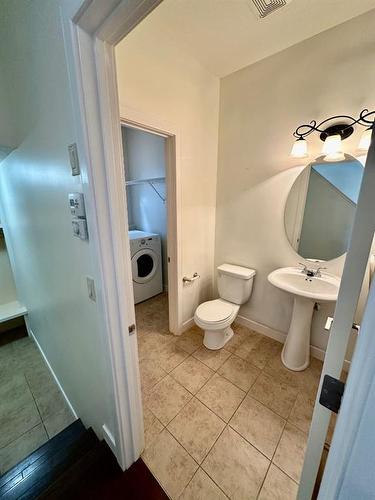 506 Williamstown Green Nw, Airdrie, AB - Indoor Photo Showing Bathroom