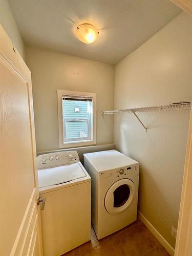 506 Williamstown Green Nw, Airdrie, AB - Indoor Photo Showing Laundry Room