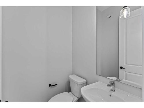 820 Mandalay Link, Carstairs, AB - Indoor Photo Showing Bathroom