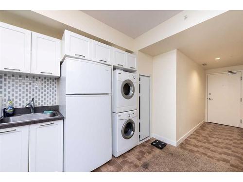 402-3830 Brentwood Road Nw, Calgary, AB - Indoor Photo Showing Laundry Room