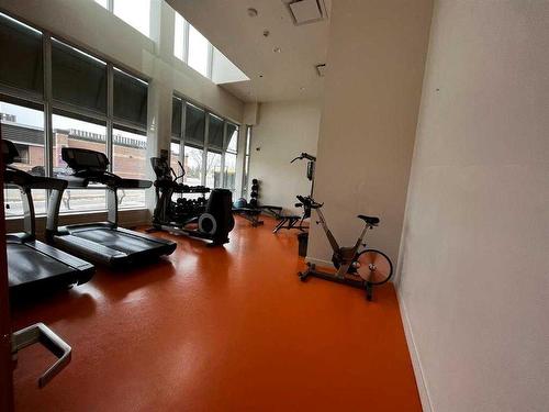 402-3830 Brentwood Road Nw, Calgary, AB - Indoor Photo Showing Gym Room