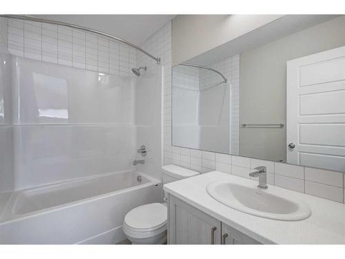 2773 Baywater Landing Sw, Airdrie, AB - Indoor Photo Showing Bathroom