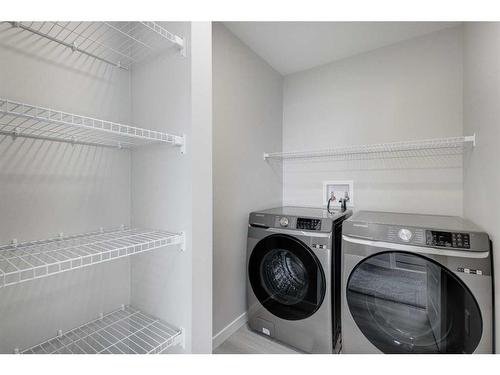 2773 Baywater Landing Sw, Airdrie, AB - Indoor Photo Showing Laundry Room