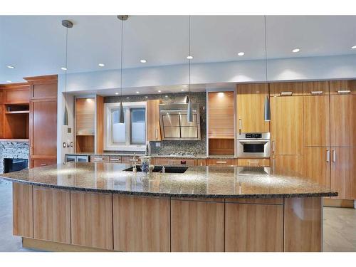 2123 Broadview Road Nw, Calgary, AB - Indoor Photo Showing Kitchen With Upgraded Kitchen