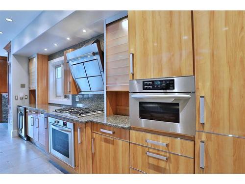 2123 Broadview Road Nw, Calgary, AB - Indoor Photo Showing Kitchen