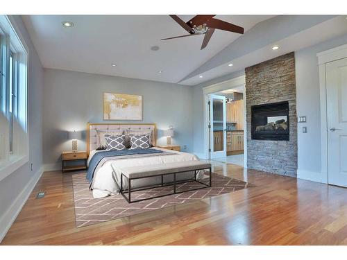 2123 Broadview Road Nw, Calgary, AB - Indoor Photo Showing Bedroom