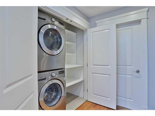 2123 Broadview Road Nw, Calgary, AB - Indoor Photo Showing Laundry Room