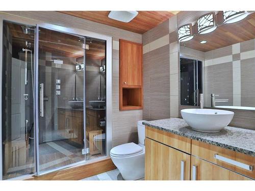 2123 Broadview Road Nw, Calgary, AB - Indoor Photo Showing Bathroom