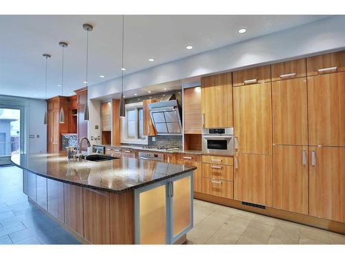 2123 Broadview Road Nw, Calgary, AB - Indoor Photo Showing Kitchen With Upgraded Kitchen