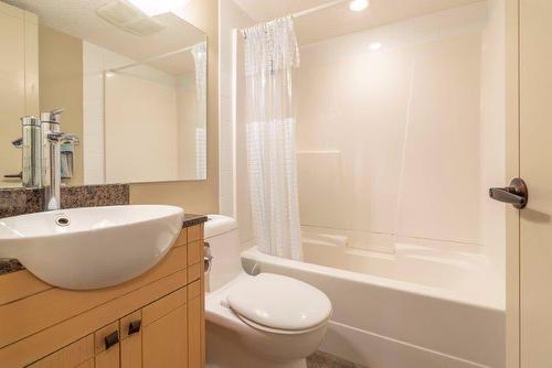 106-920 68 Avenue Sw, Calgary, AB - Indoor Photo Showing Bathroom