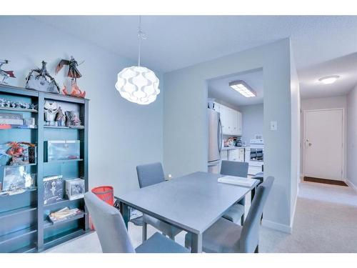 9203-315 Southampton Drive Sw, Calgary, AB - Indoor Photo Showing Dining Room