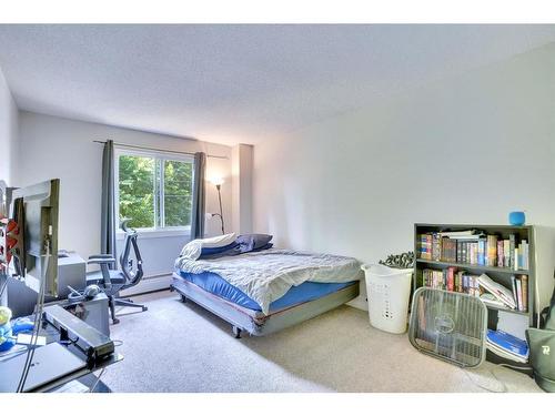 9203-315 Southampton Drive Sw, Calgary, AB - Indoor Photo Showing Bedroom