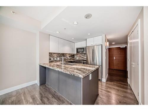 701-510 6 Street Se, Calgary, AB - Indoor Photo Showing Kitchen With Upgraded Kitchen