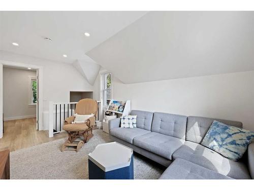 445 Marsh Road Ne, Calgary, AB - Indoor Photo Showing Living Room