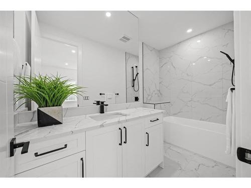 2025 26 Street Sw, Calgary, AB - Indoor Photo Showing Bathroom