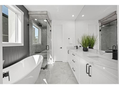 2025 26 Street Sw, Calgary, AB - Indoor Photo Showing Bathroom