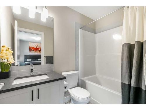 623 Cranbrook Walk Se, Calgary, AB - Indoor Photo Showing Bathroom