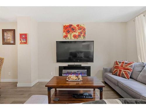 623 Cranbrook Walk Se, Calgary, AB - Indoor Photo Showing Living Room