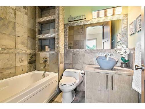 30 Patina Lane Sw, Calgary, AB - Indoor Photo Showing Bathroom