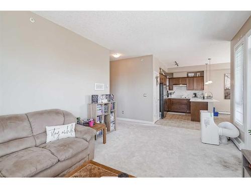 416-3111 34 Avenue Nw, Calgary, AB - Indoor Photo Showing Living Room