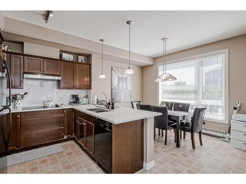 416-3111 34 Avenue Nw, Calgary, AB - Indoor Photo Showing Kitchen With Double Sink