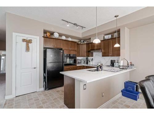 416-3111 34 Avenue Nw, Calgary, AB - Indoor Photo Showing Kitchen