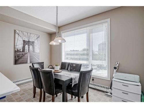 416-3111 34 Avenue Nw, Calgary, AB - Indoor Photo Showing Dining Room